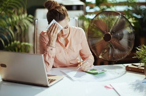 Office Worker in Heatwave iStock CentralITAlliance